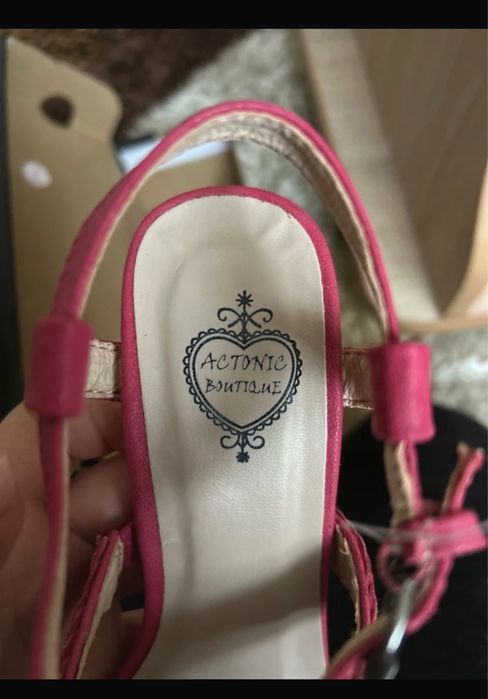 Sandale roz cu toc gros