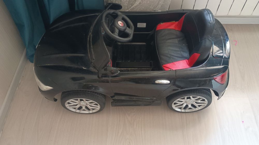 Продается детский электрический автомобиль