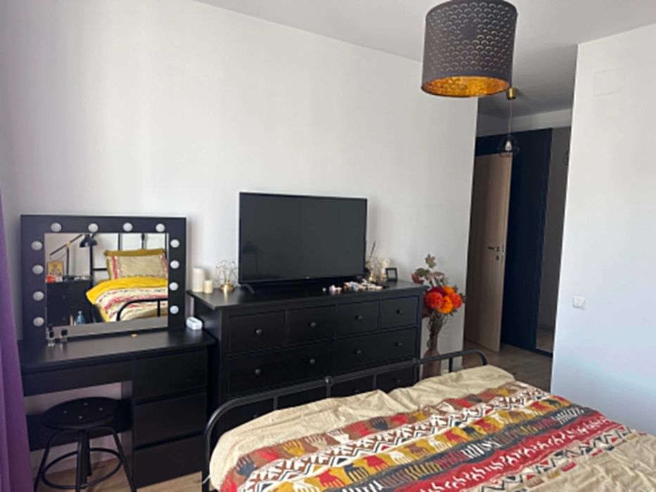 Masă de machiaj cu oglindă LED – modernă, neagră, stare foarte bună
