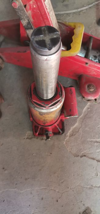 Продам домкраты 3 шт