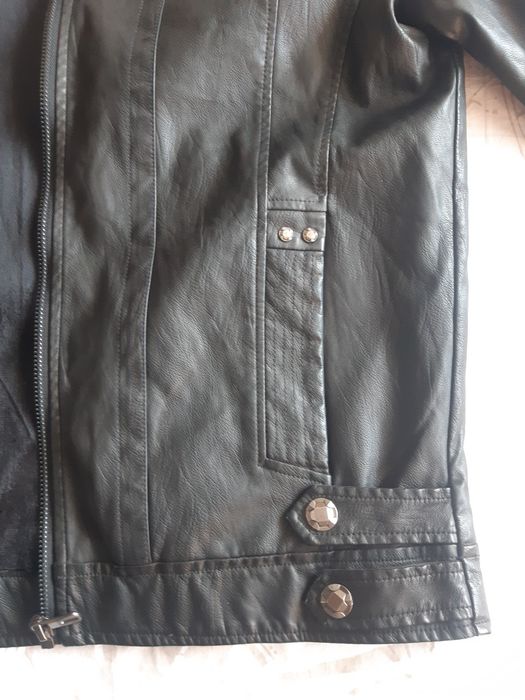 Продавам кожено яке