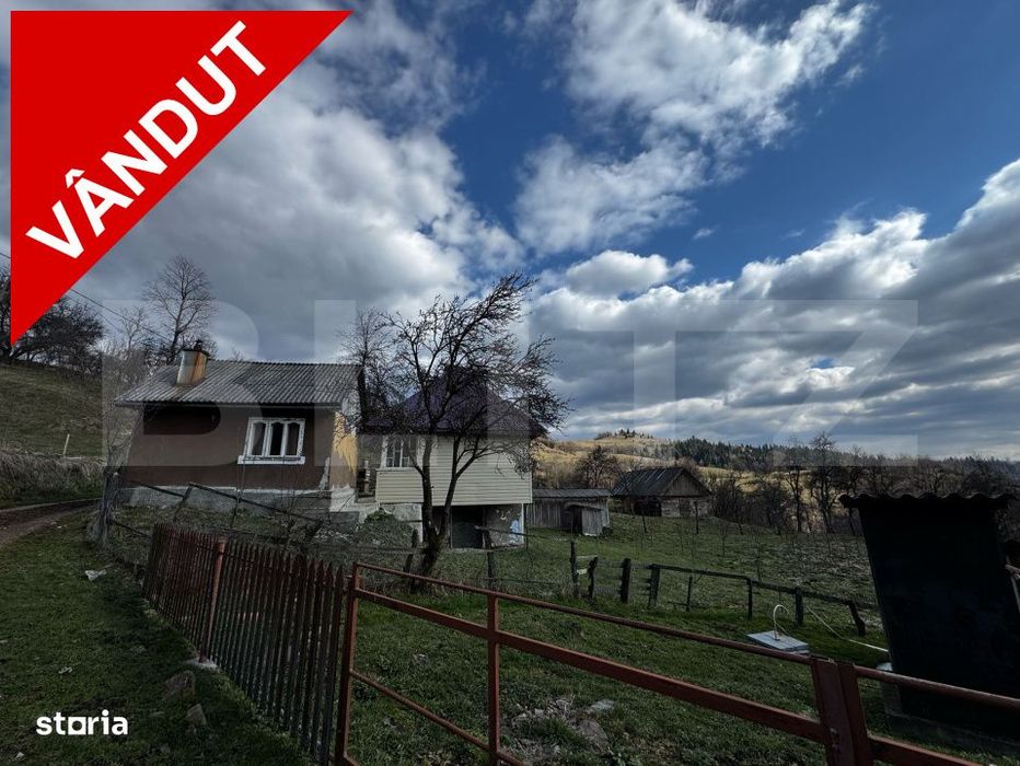 Casa la munte, teren 8324 mp, anexe, zona comuna Bucium