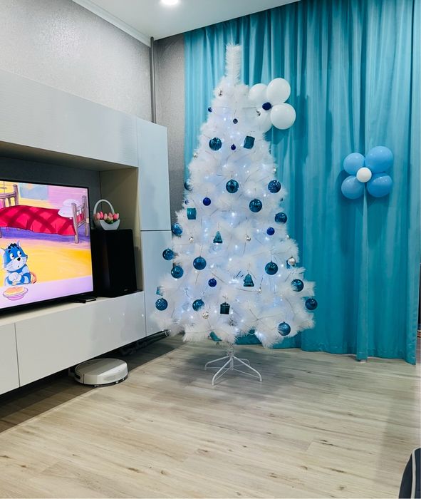 Продам шторы в красивом голубом цвете + 4 подушки.