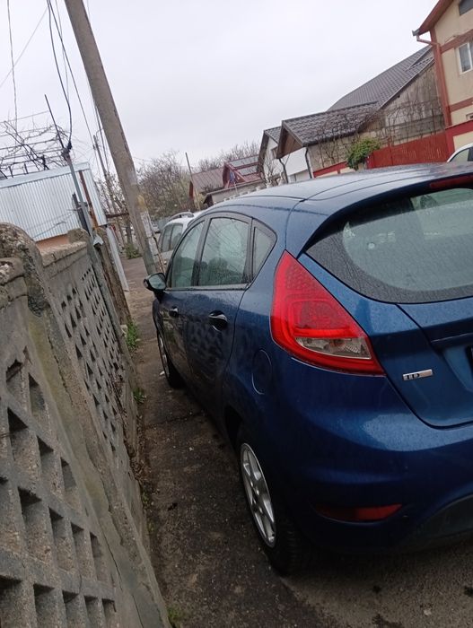 Vând Ford fiesta