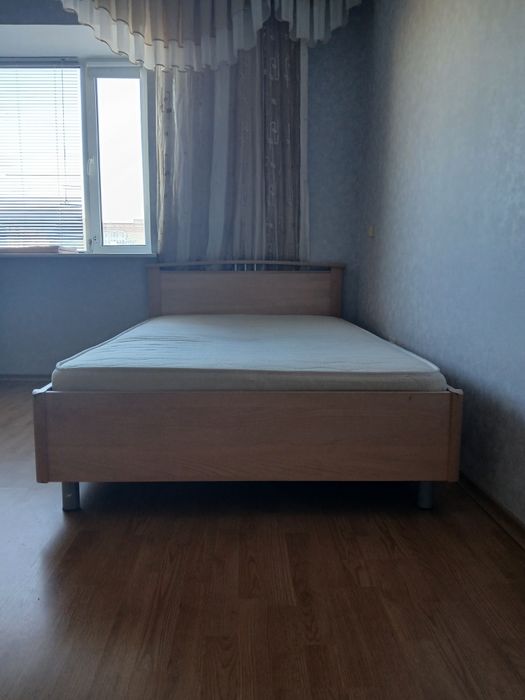 Кровать с матрасом