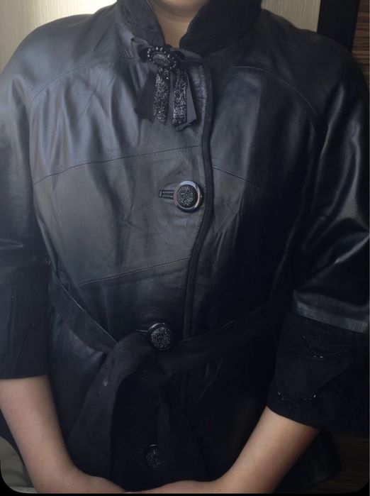 Продам куртку кожаную женскую