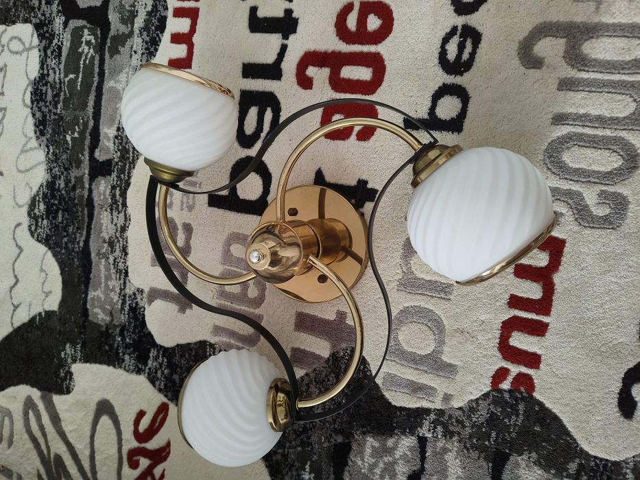 Продам не дорого люстру