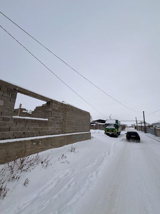 Дом находиться продажу с участком