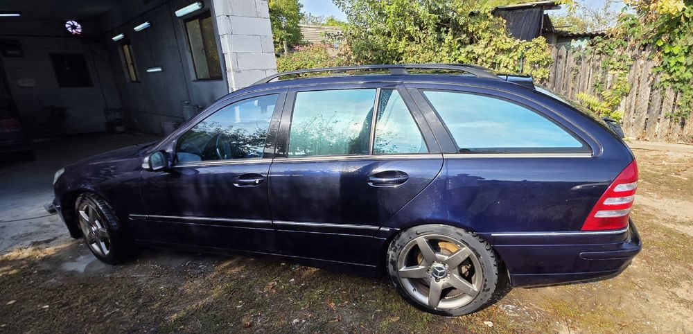 Vând Mercedes C 220