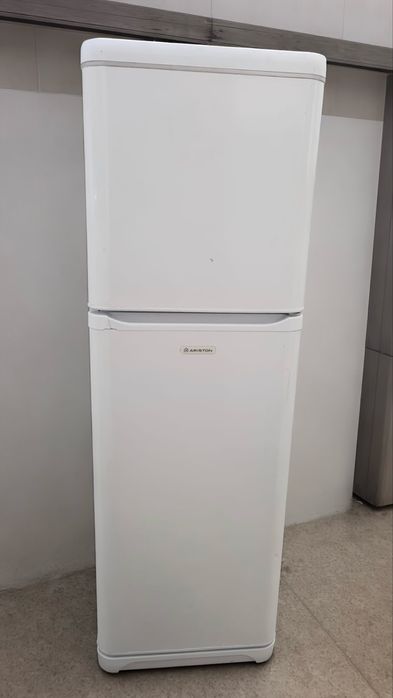 Холодильник рабочий Ariston СРОЧНО