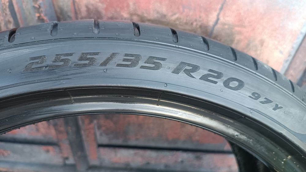 255/35/20 Pirelli