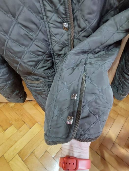 Geacă matlasata ,mărime XL,potrivită pt mărimea  L,cu glugă  detașabilă!