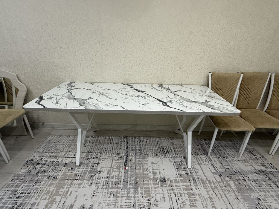 Комплект стол + 8 стульев сатылады