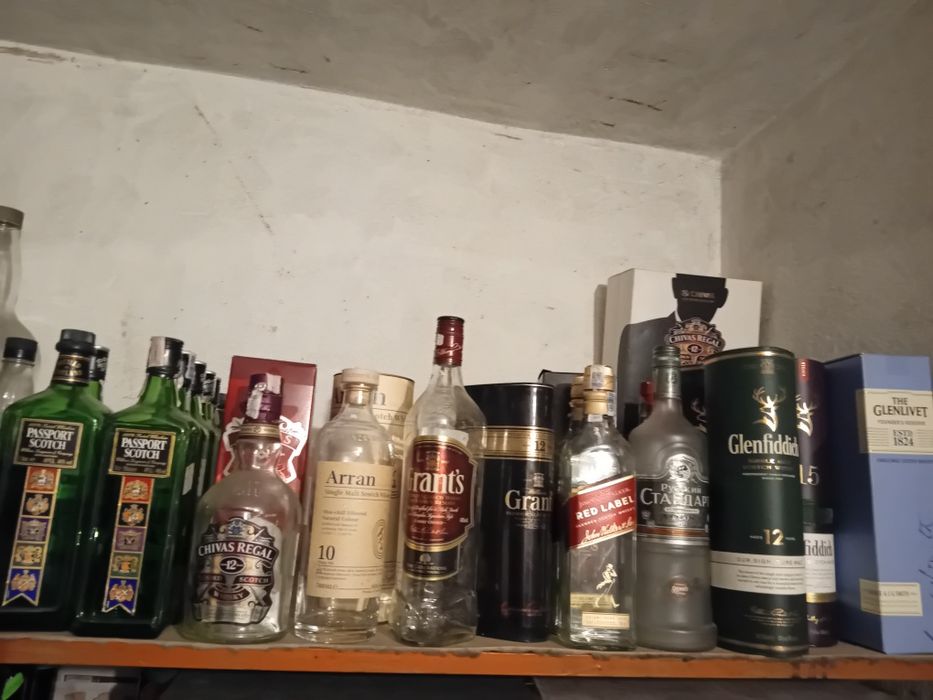 Кутии и бутилки от уиски