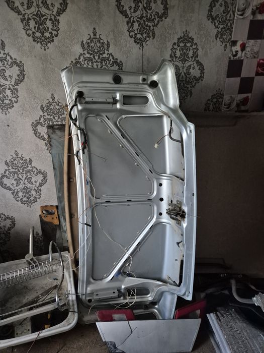 Продаю крышку багажника