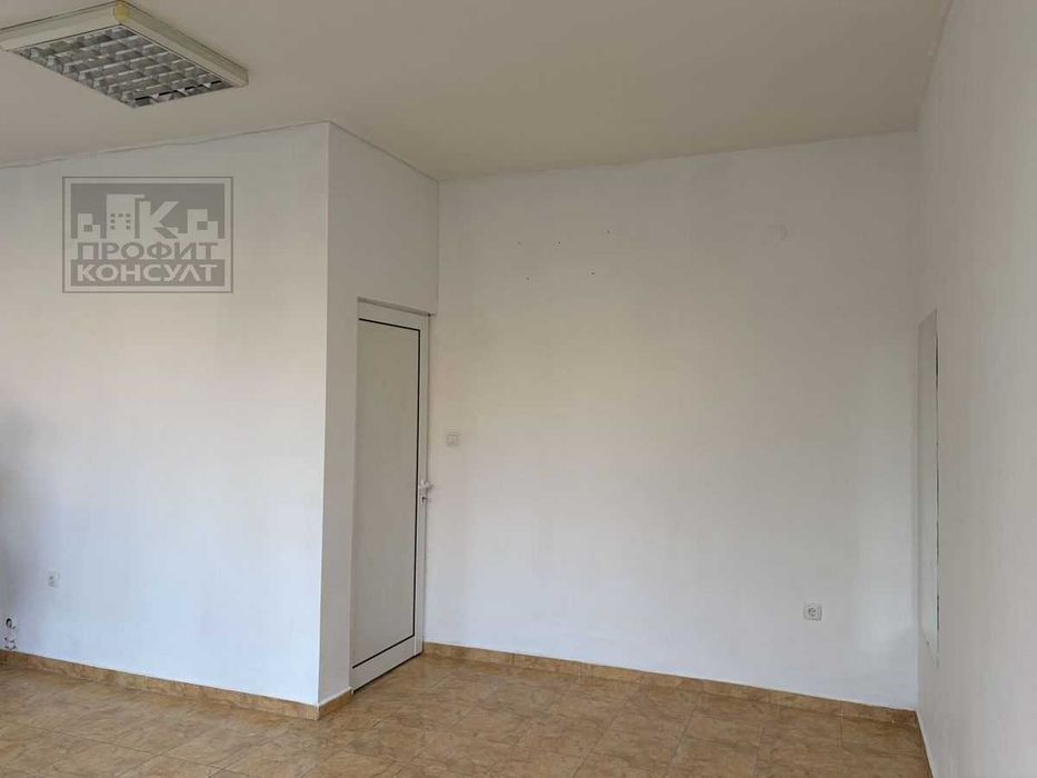 Дава се под наем Офис в Велико Търново, Център - 31 кв.м за 199.41 € - Снимка #4