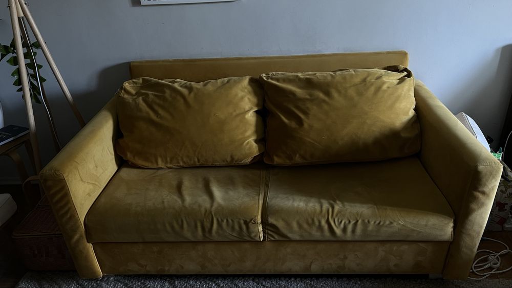 Диван из бархата