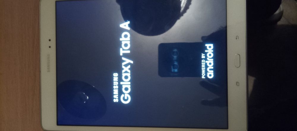 Vând tableta Samsung Galaxy Tab A  model  sm-T555