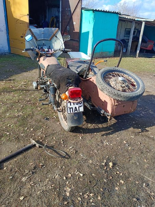 Мотоцикл Урал на бодром ходу