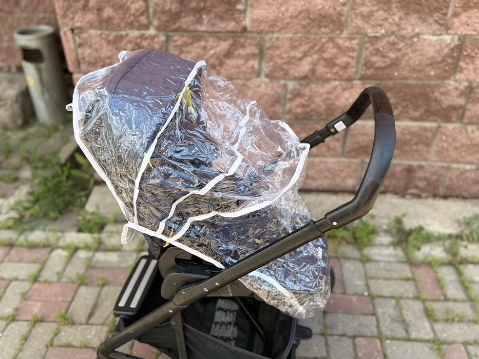 Продам коляску Joie