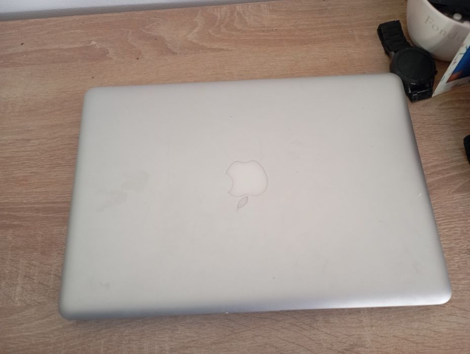 Vând laptop MacBook