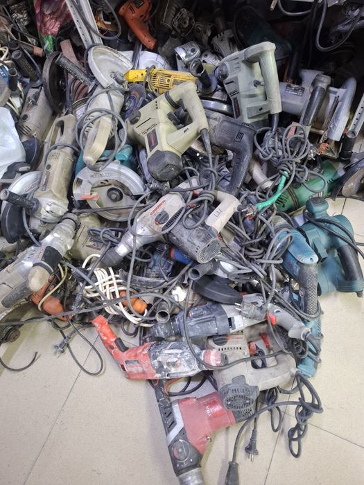 Дрель фирмы dewalt