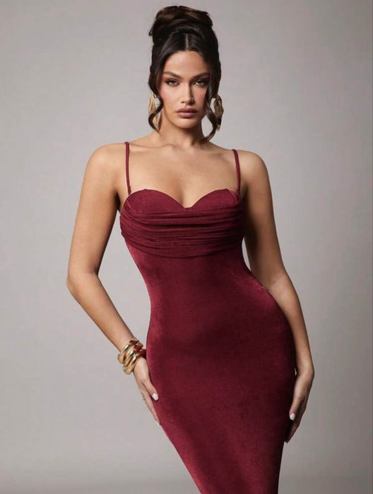 Елегантна дълга рокля.