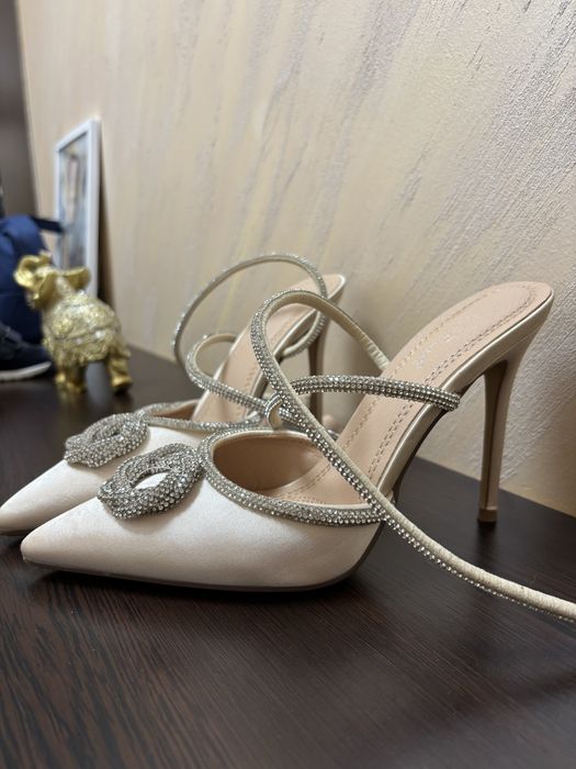 Дамски обувки на висок ток