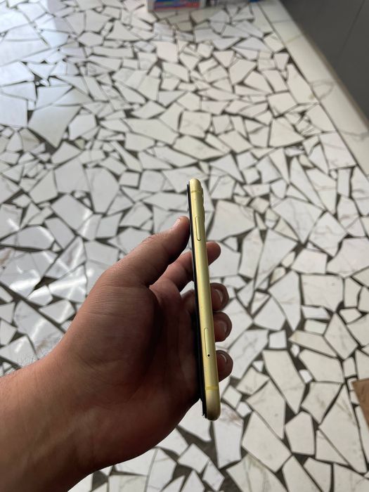 Iphone 11 yellow