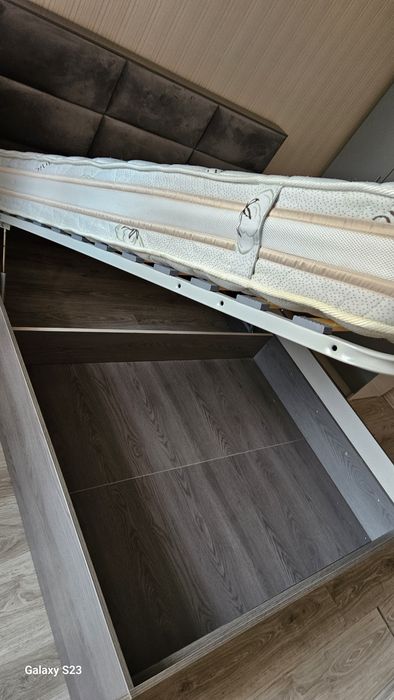 Продам кровать  с матрасом 200 на 160