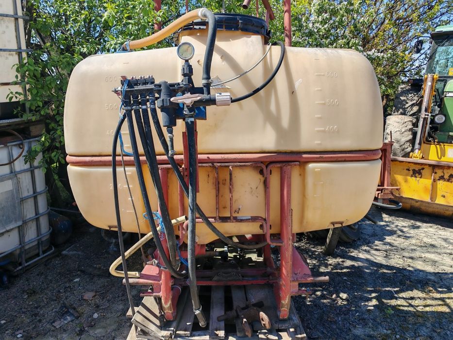 Mașina de erbicidat