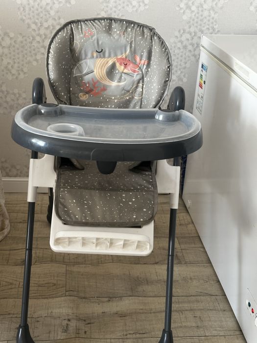 Продам детский обеденный стол