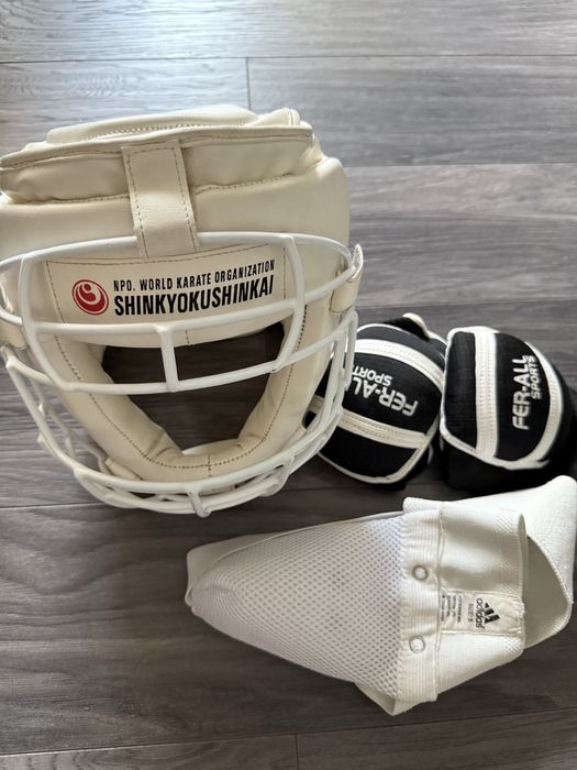 Кимоно и шлем для каратэ, Киокушинкай