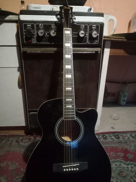 электро акустическая гитара