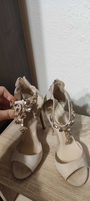 Елегантни дамски токчета в