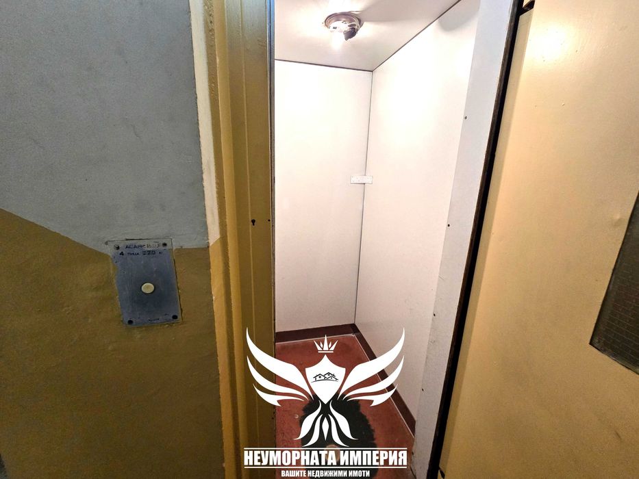 Продавам тристаен апартамент с площ от 62кв.м. на  8 етаж в гр.Асеновград кв.Запад