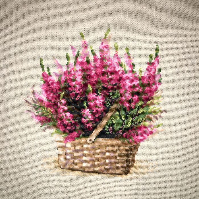 Вышитая работа без оформления