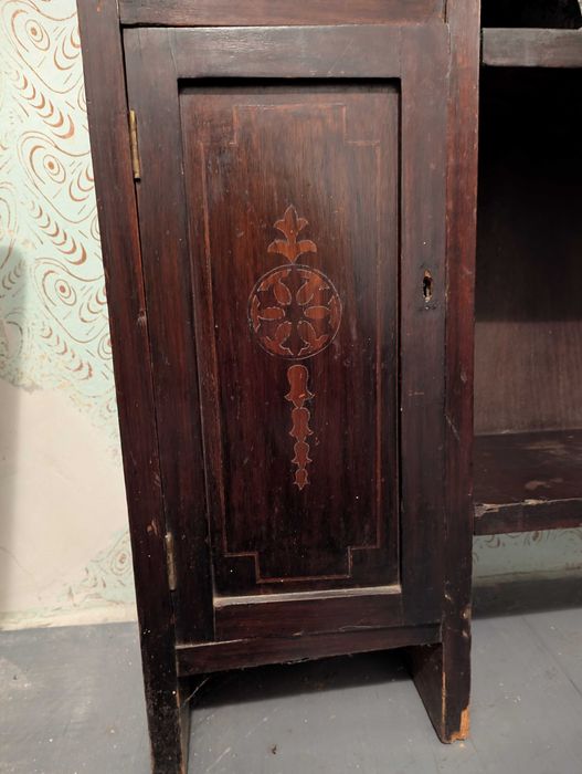 Bibliotecă veche din lemn masiv cu vitralii – piesă autentică, rară