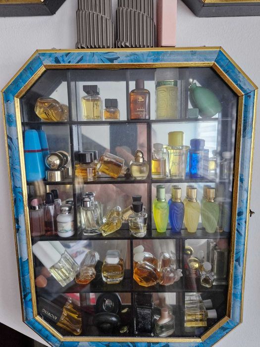 Vând colecție de parfumuri