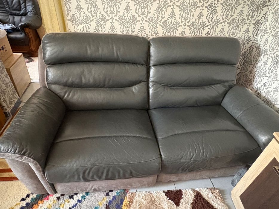 Canapea de piele pe cadru de fier