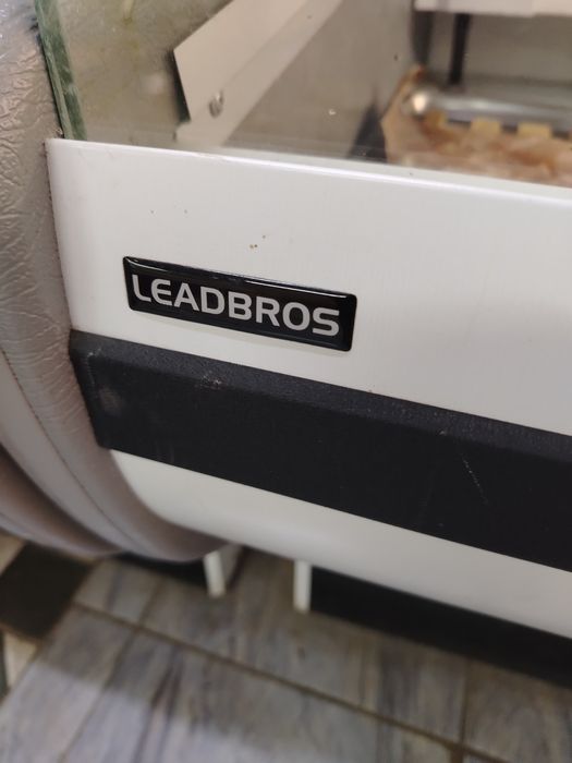 Морозильники, холодильники ветринные