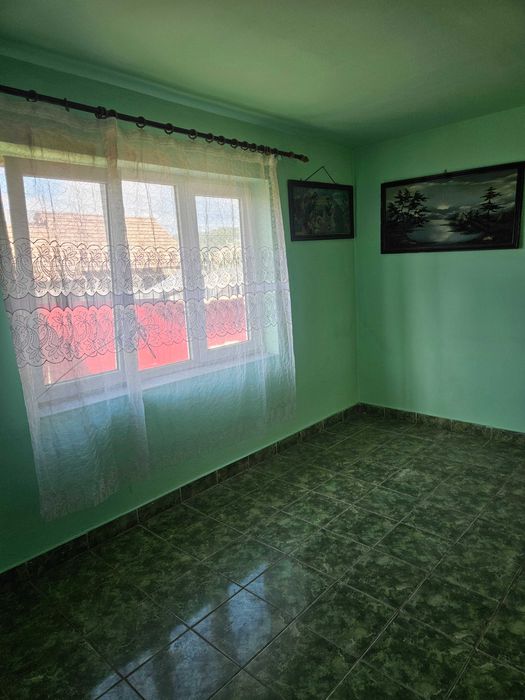 Casa ComCârța judSibiu curte si gradina 3 camere hol baie grajd sura magazie pivnita Apa gazul la poarta si curent Fantana in curte Zona buna PRET NEG