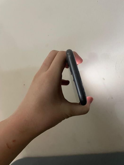 Айфон 11 128гб  73 акм