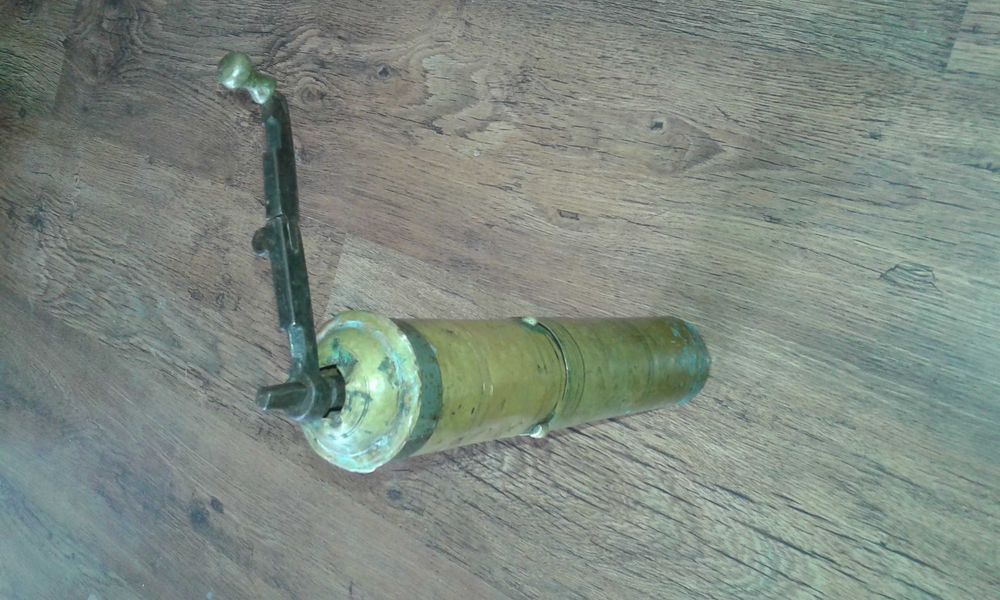 Стара ръчна кафемелачка