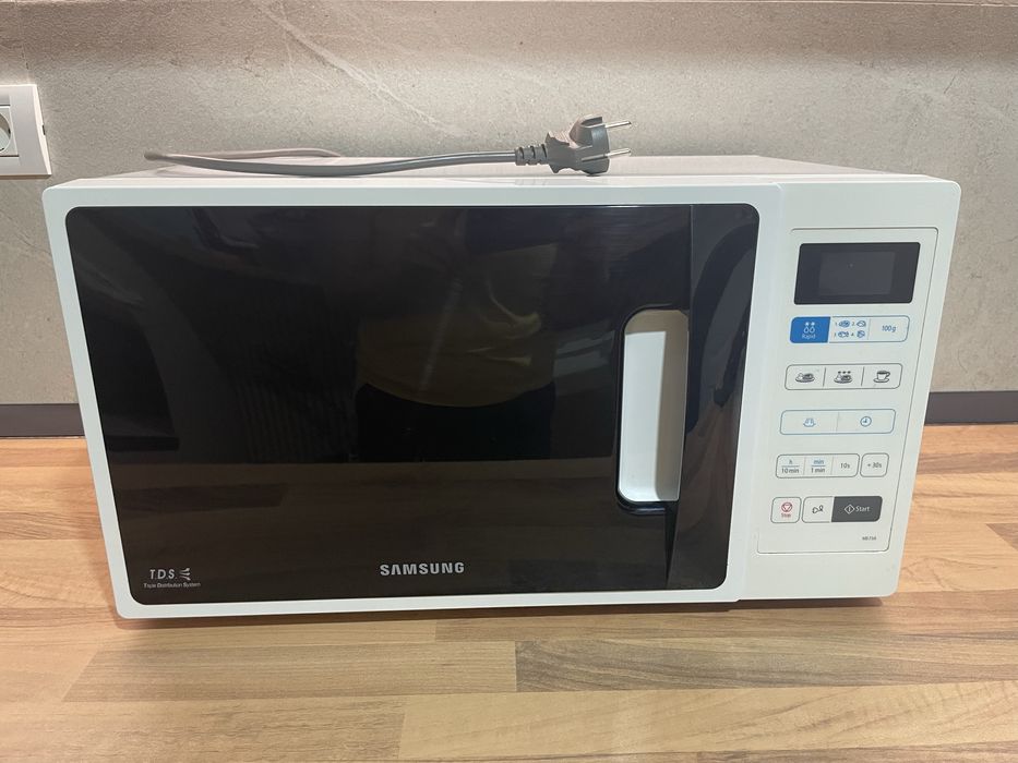Cuptor cu microunde Samsung - defect