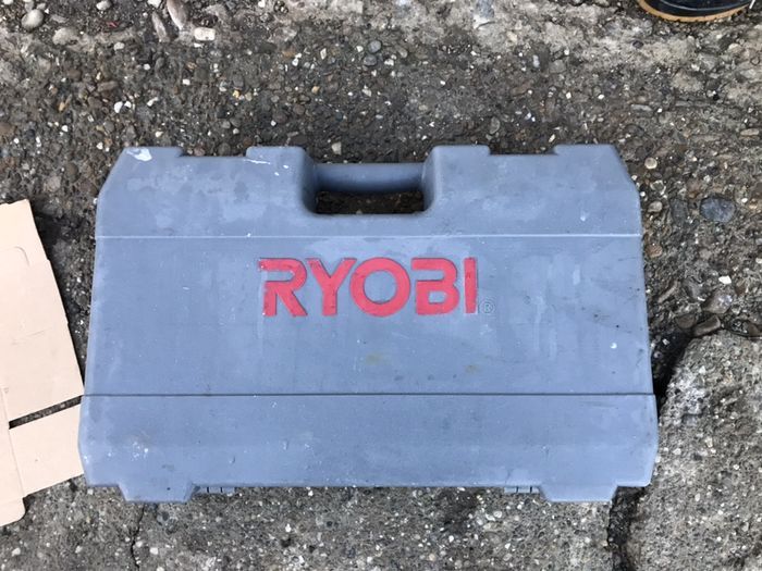 Cutie Autofiletante Ryobi