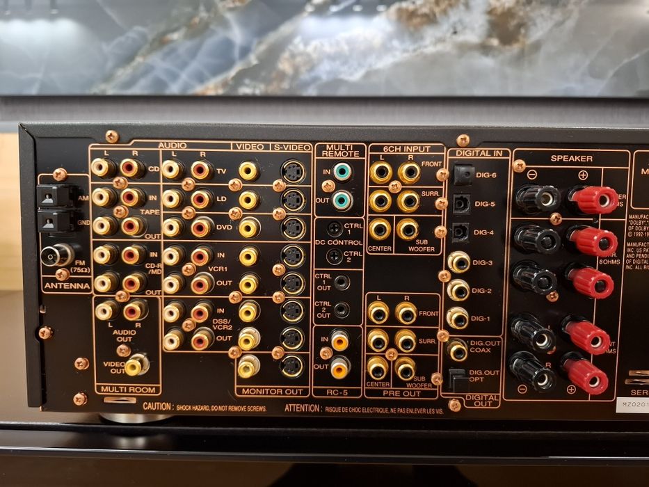 Marantz SR8000 5.1 Surround усилвател / ресивър