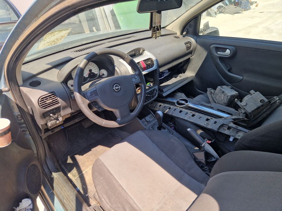 Opel Corsa C 1.4i (НА ЧАСТИ)