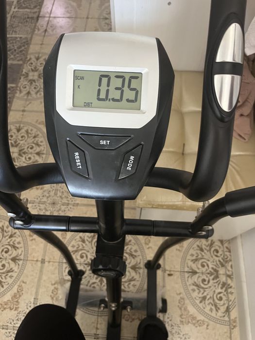 Тренажёр эллипс в идеальном состоянии.