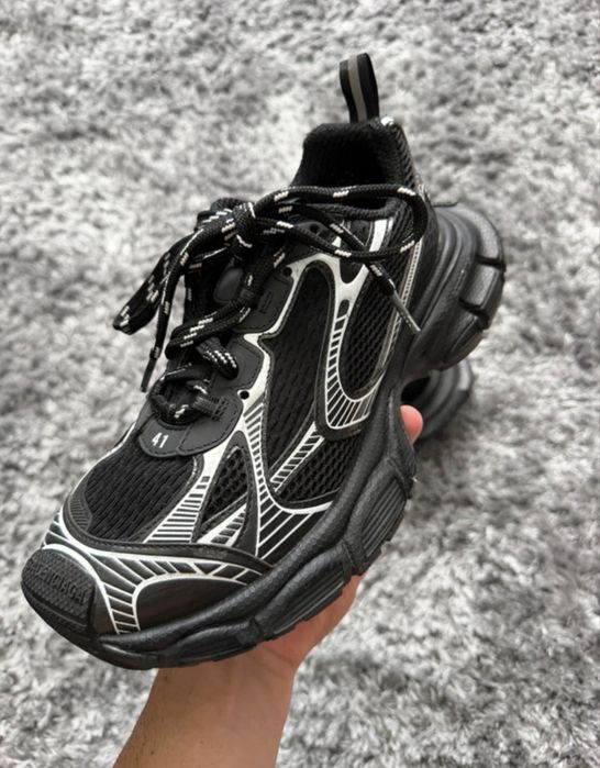Balenciaga 3XL.